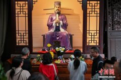 四川眉山：古祠追思敬先贤